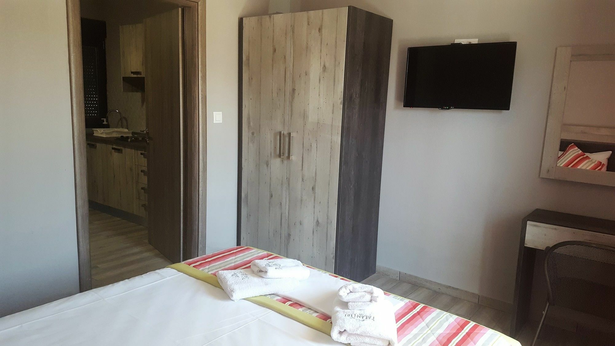 Paramithi Luxury Apartments Nikiti  Exterior photo